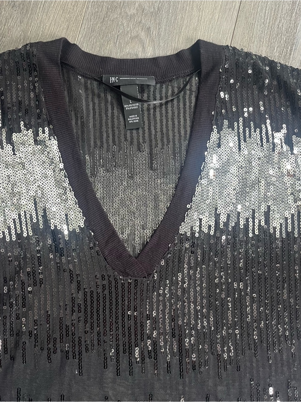 INC International Concepts Black Silver Sequin V-Neck Top Large - Picture 3 of 10